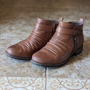 Earth Avani Buckeye Ankle Bootie 7 WIDE in Almond